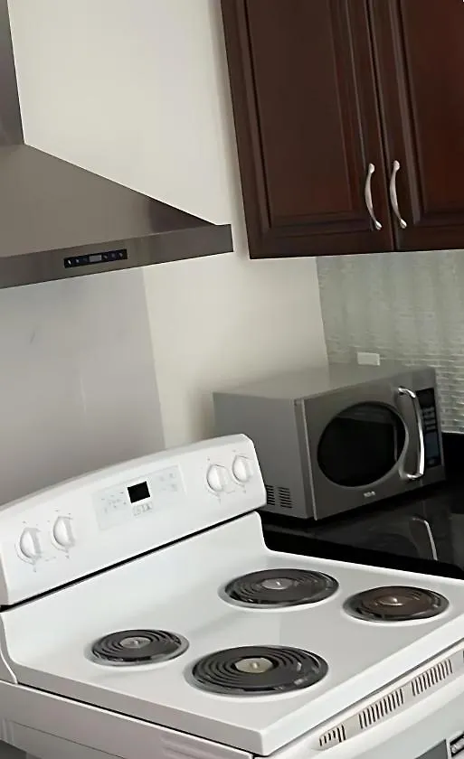 Beautiful Place With Kitchen, Washing Machine, Internet Near Ubc, Beach And Dt 밴쿠버 0*,  캐나다
